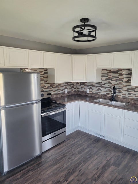 Tiny photo for 628 Constitution St, Emporia, KS 66801 (MLS # 246214)