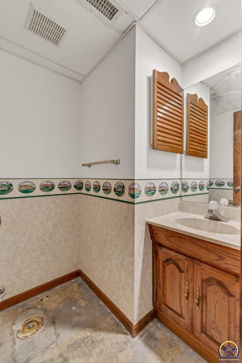 Tiny photo for 3563 SW Cambridge Ave, Topeka, KS 66614 (MLS # 245836)