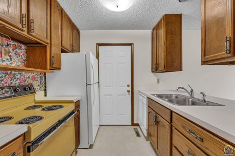 Tiny photo for 3563 SW Cambridge Ave, Topeka, KS 66614 (MLS # 245836)