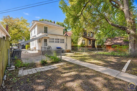 Tiny photo for 1184 SW Garfield Ave, Topeka, KS 66604 (MLS # 246880)