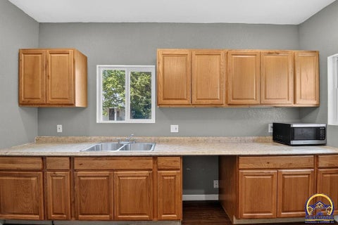 Tiny photo for 1620 SW Lincoln St, Topeka, KS 66604 (MLS # 245601)