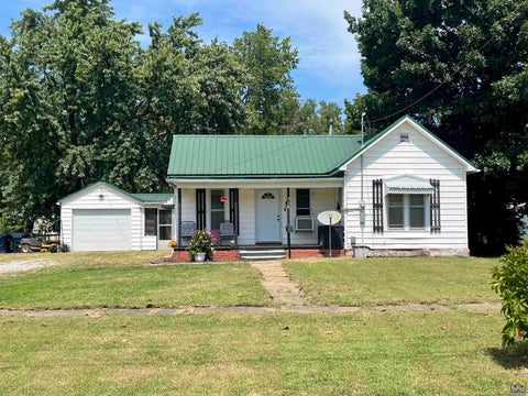 Photo of 316 Main St, Osage City, KS 66523 (MLS # 246211)
