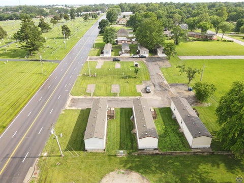 Tiny photo for 1008 N 1st St, Hiawatha, KS 66434 (MLS # 245000)