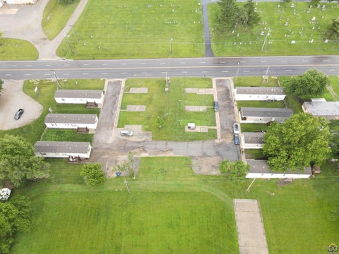 Tiny photo for 1008 N 1st St, Hiawatha, KS 66434 (MLS # 245000)