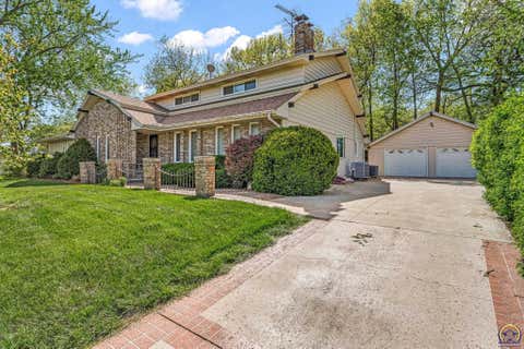 Photo of 1006 Elm St, Valley Falls, KS 66088 (MLS # 244133)