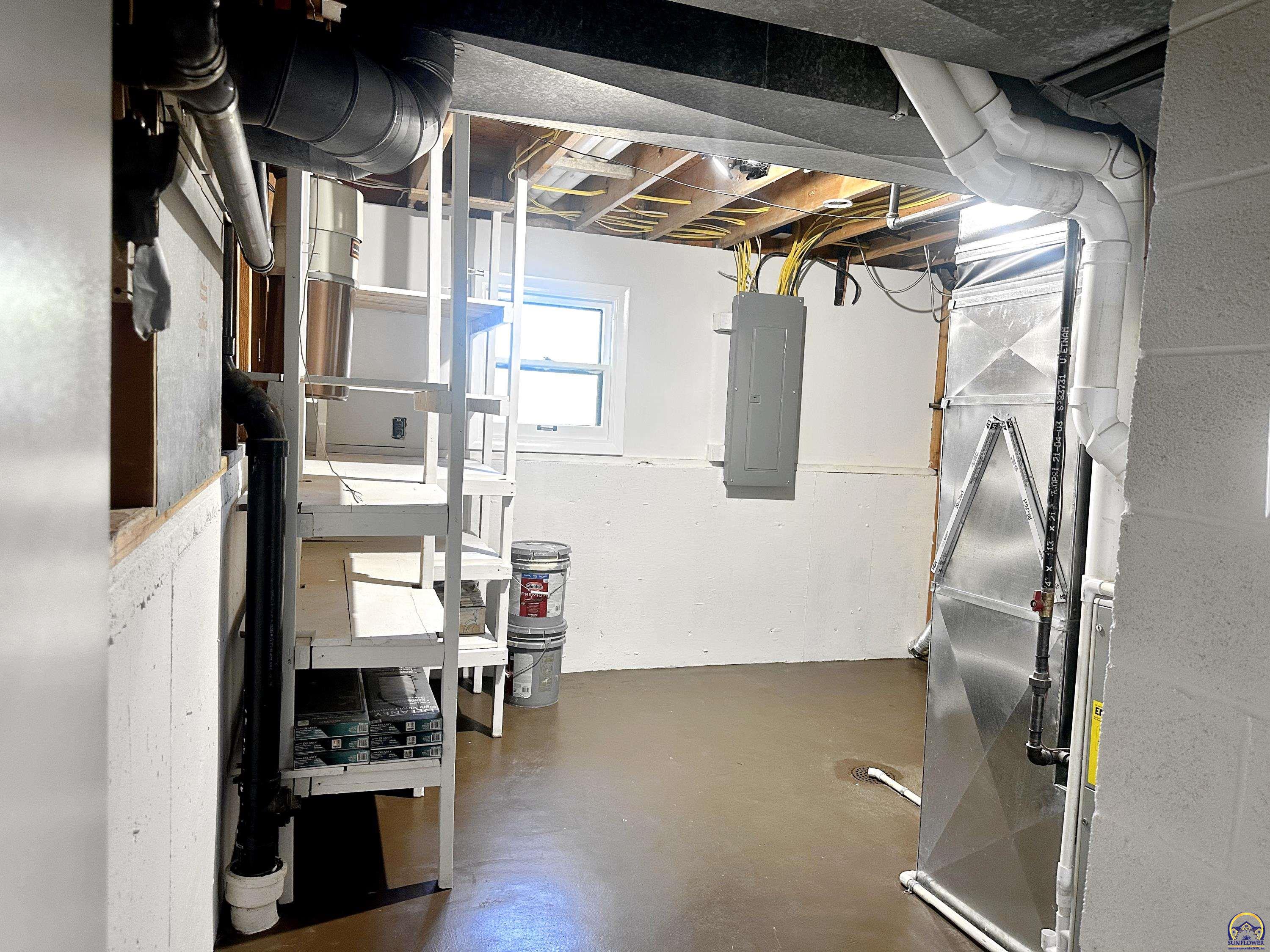 Auburn, Kansas 66402, United States, 5 Bedrooms Bedrooms, ,3 BathroomsBathrooms,Residential,Pending,156926