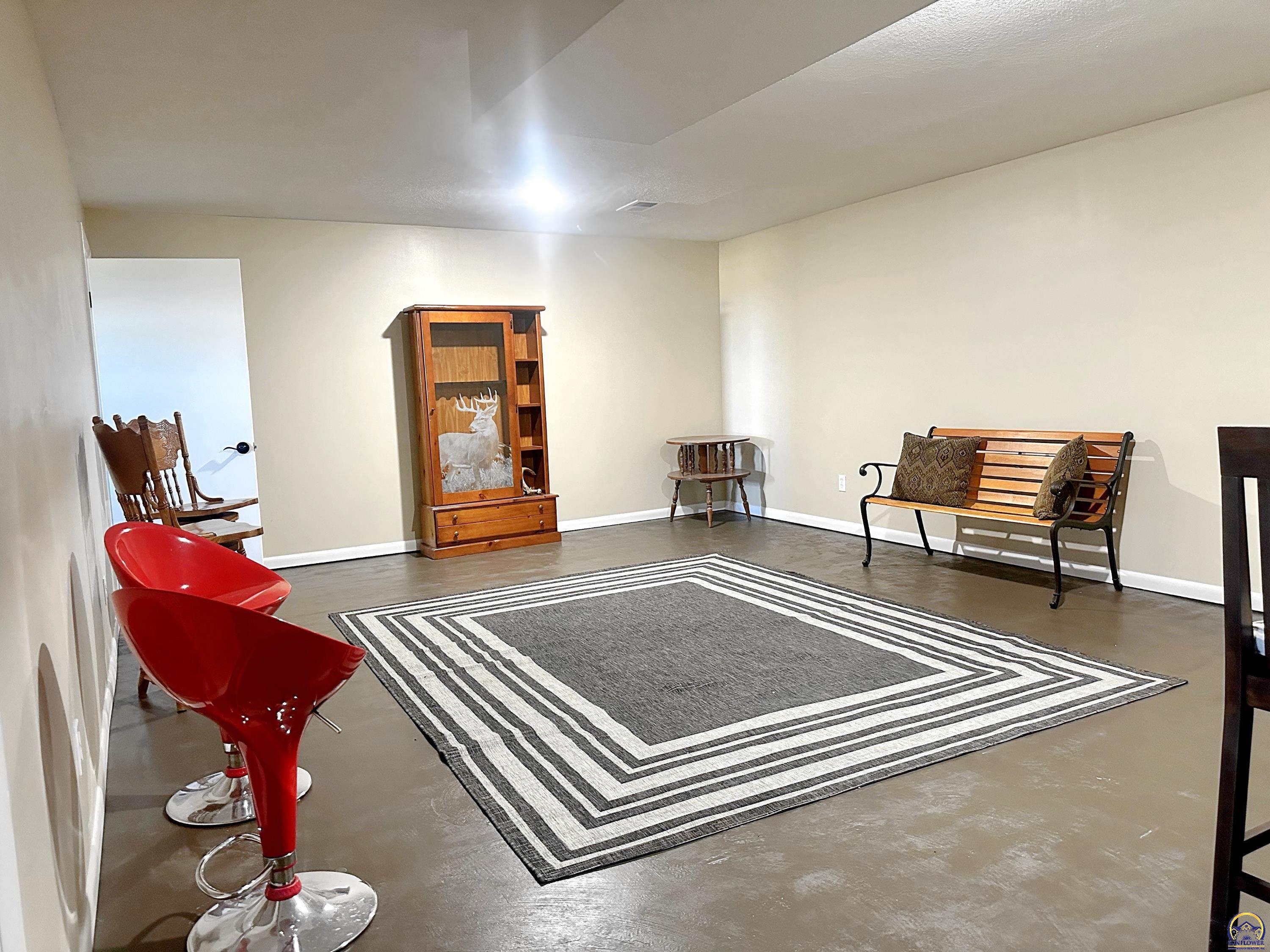 Auburn, Kansas 66402, United States, 5 Bedrooms Bedrooms, ,3 BathroomsBathrooms,Residential,Pending,156926