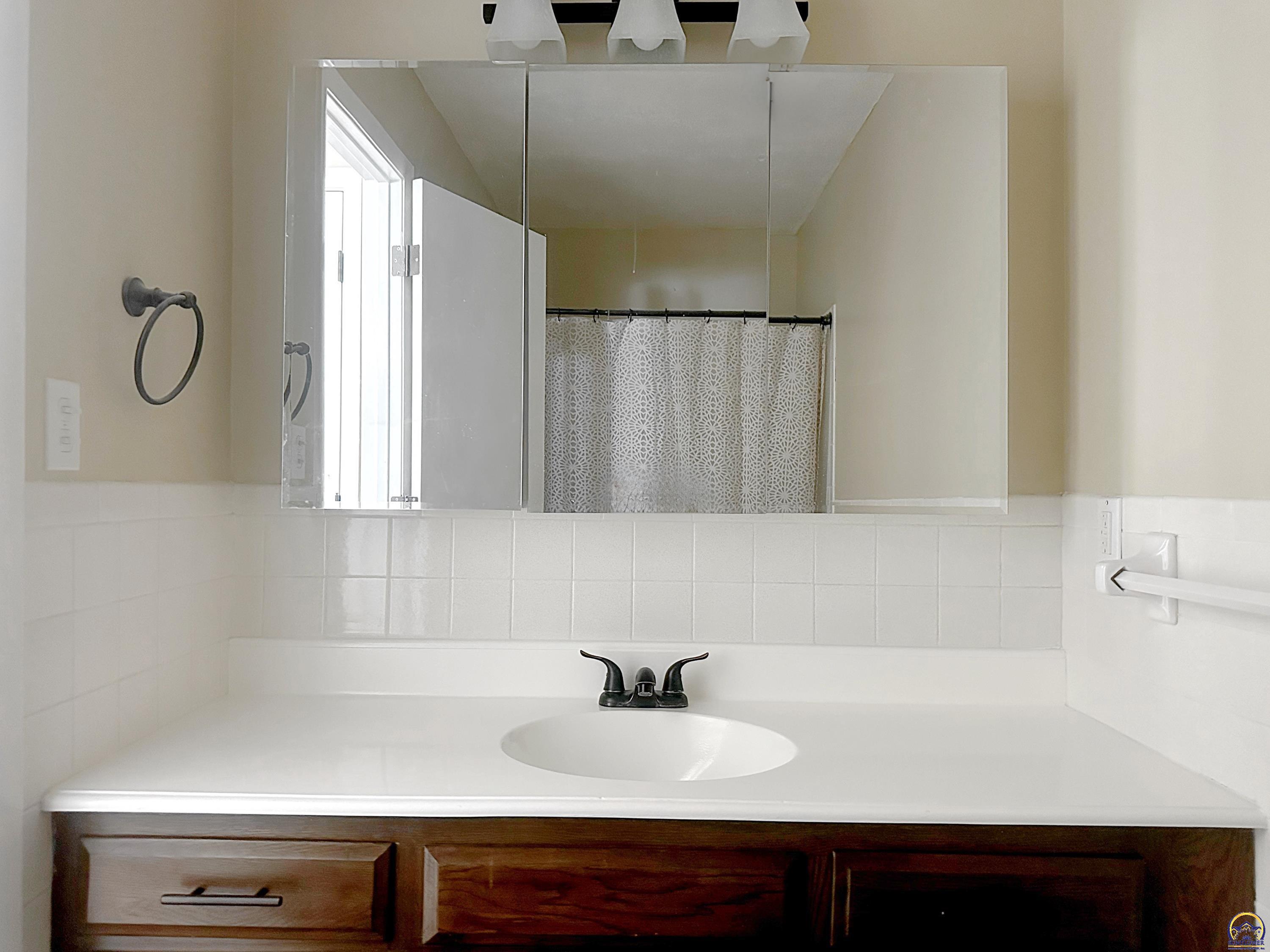 Auburn, Kansas 66402, United States, 5 Bedrooms Bedrooms, ,3 BathroomsBathrooms,Residential,Pending,156926