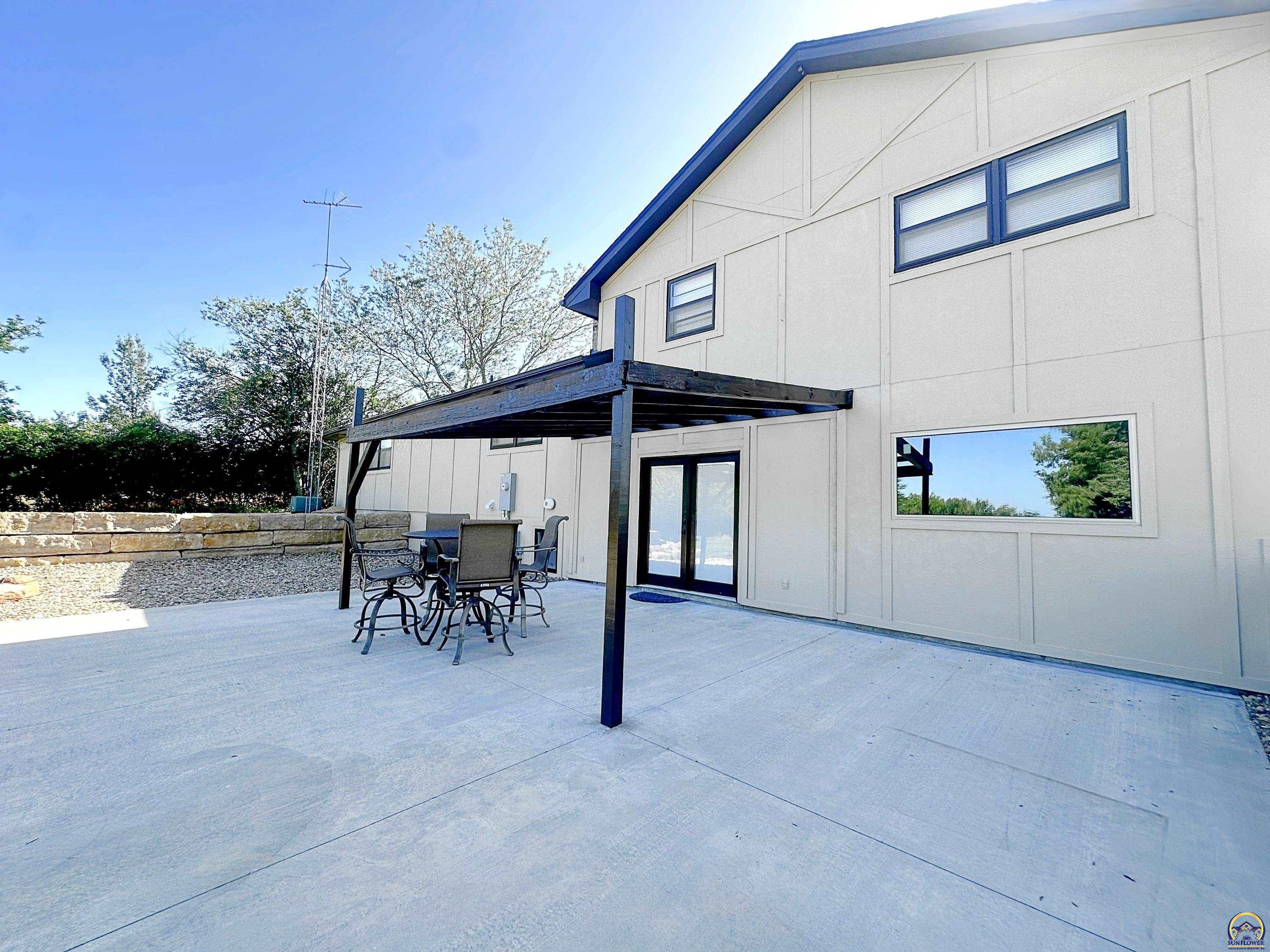 Auburn, Kansas 66402, United States, 5 Bedrooms Bedrooms, ,3 BathroomsBathrooms,Residential,Pending,156926