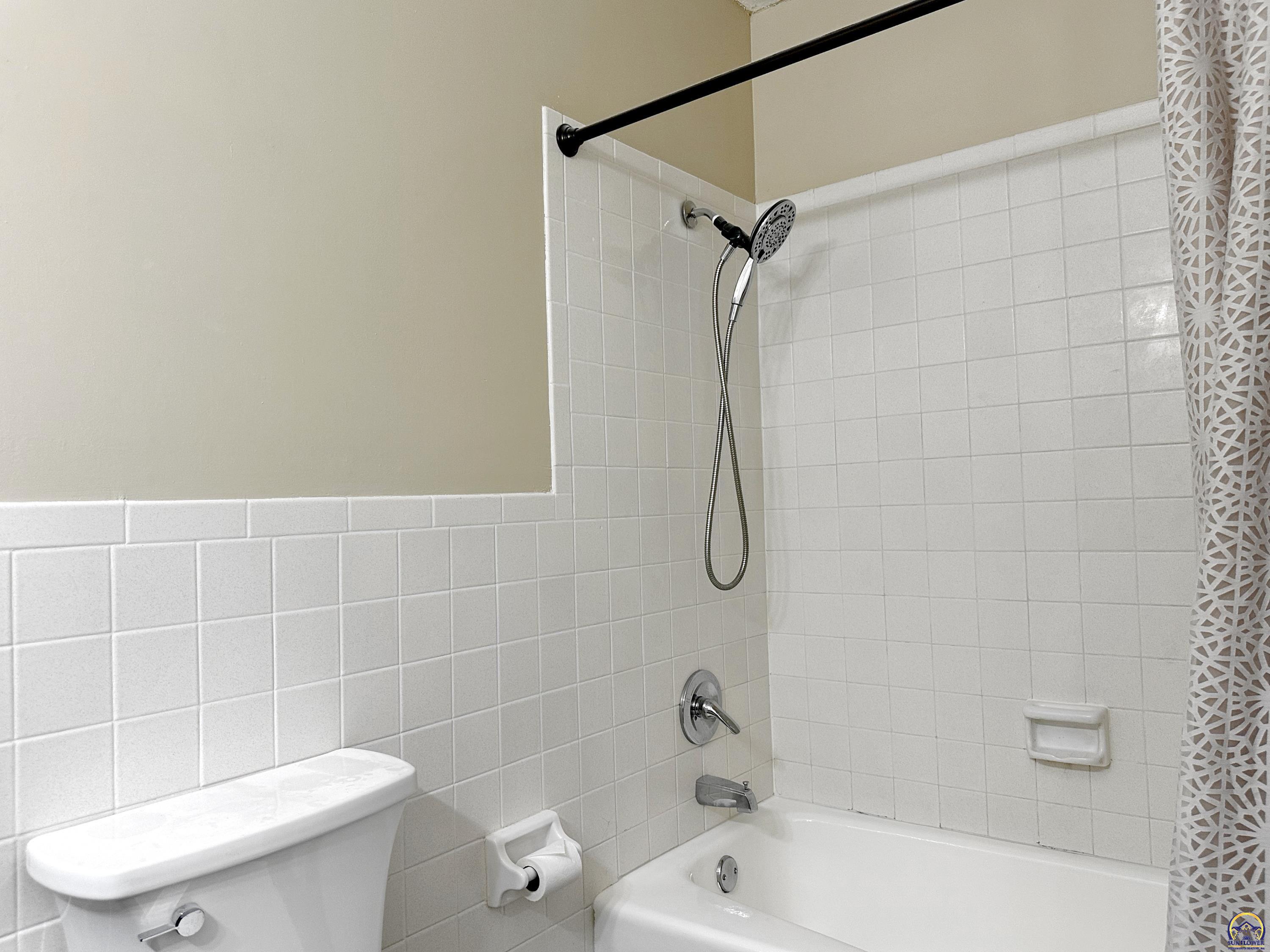 Auburn, Kansas 66402, United States, 5 Bedrooms Bedrooms, ,3 BathroomsBathrooms,Residential,Pending,156926