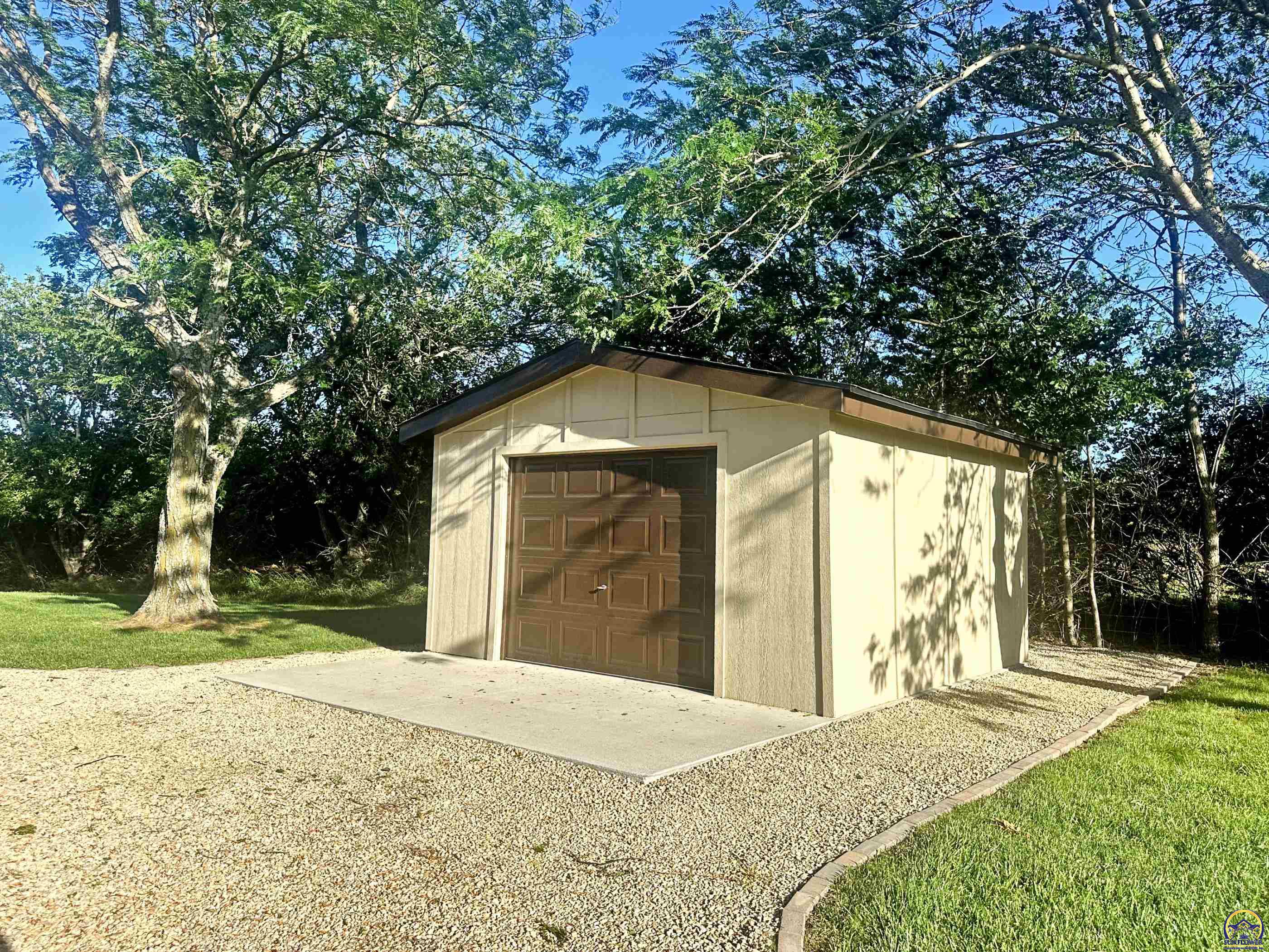 Auburn, Kansas 66402, United States, 5 Bedrooms Bedrooms, ,3 BathroomsBathrooms,Residential,Pending,156926