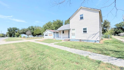 Tiny photo for 618 E 2nd Ave, Emporia, KS 66801 (MLS # 246332)