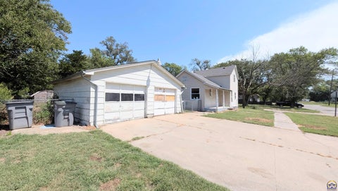 Tiny photo for 618 E 2nd Ave, Emporia, KS 66801 (MLS # 246332)