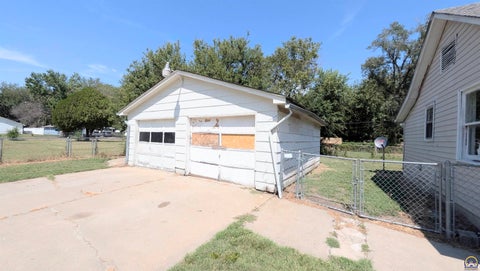 Tiny photo for 618 E 2nd Ave, Emporia, KS 66801 (MLS # 246332)