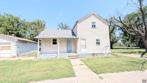 Photo of 618 E 2nd Ave, Emporia, KS 66801 (MLS # 246332)