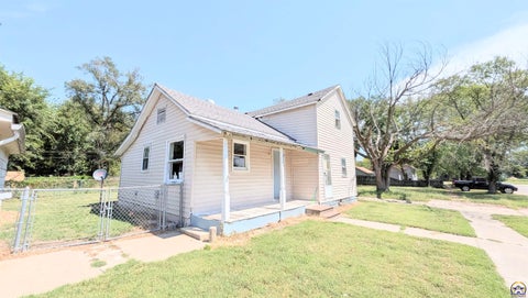 Tiny photo for 618 E 2nd Ave, Emporia, KS 66801 (MLS # 246332)
