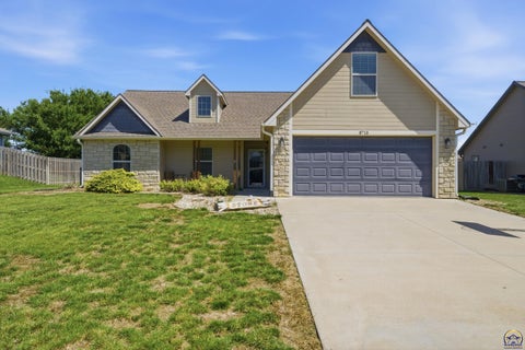 Photo of 8715 William Dr, Manhattan, KS 66502 (MLS # 244701)