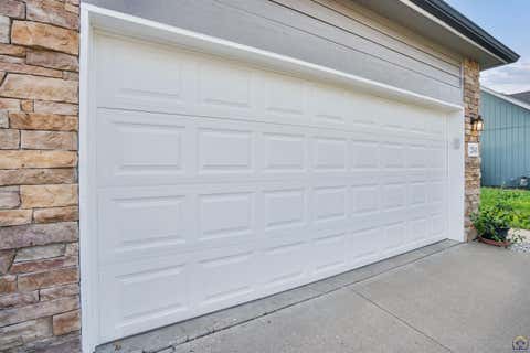 Tiny photo for 2341 Surrey Dr, Lawrence, KS 66046 (MLS # 244969)
