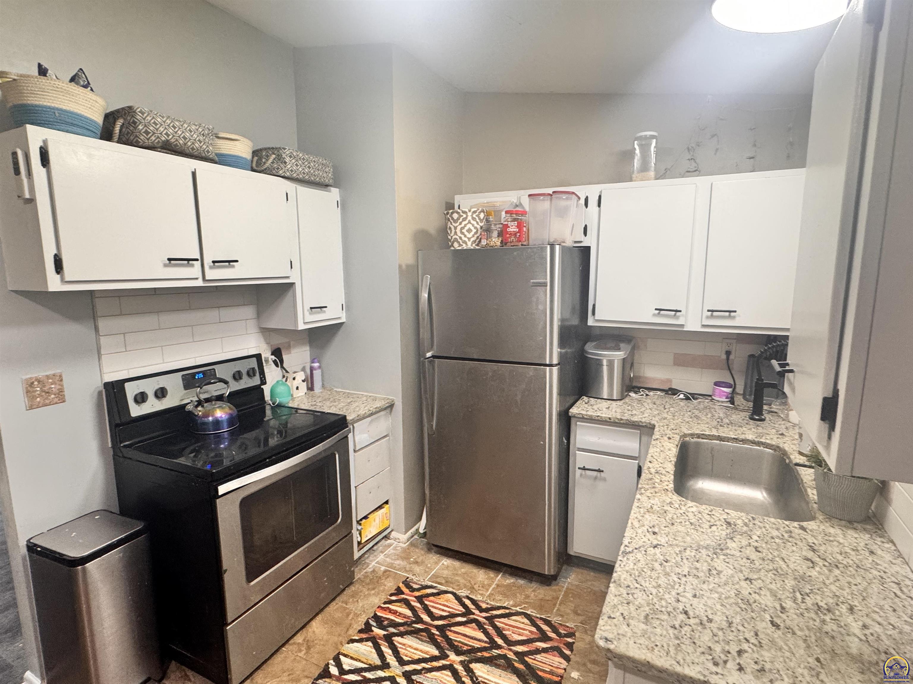 Topeka, Kansas 66604, United States, 3 Bedrooms Bedrooms, ,2 BathroomsBathrooms,Residential,Pending,137372