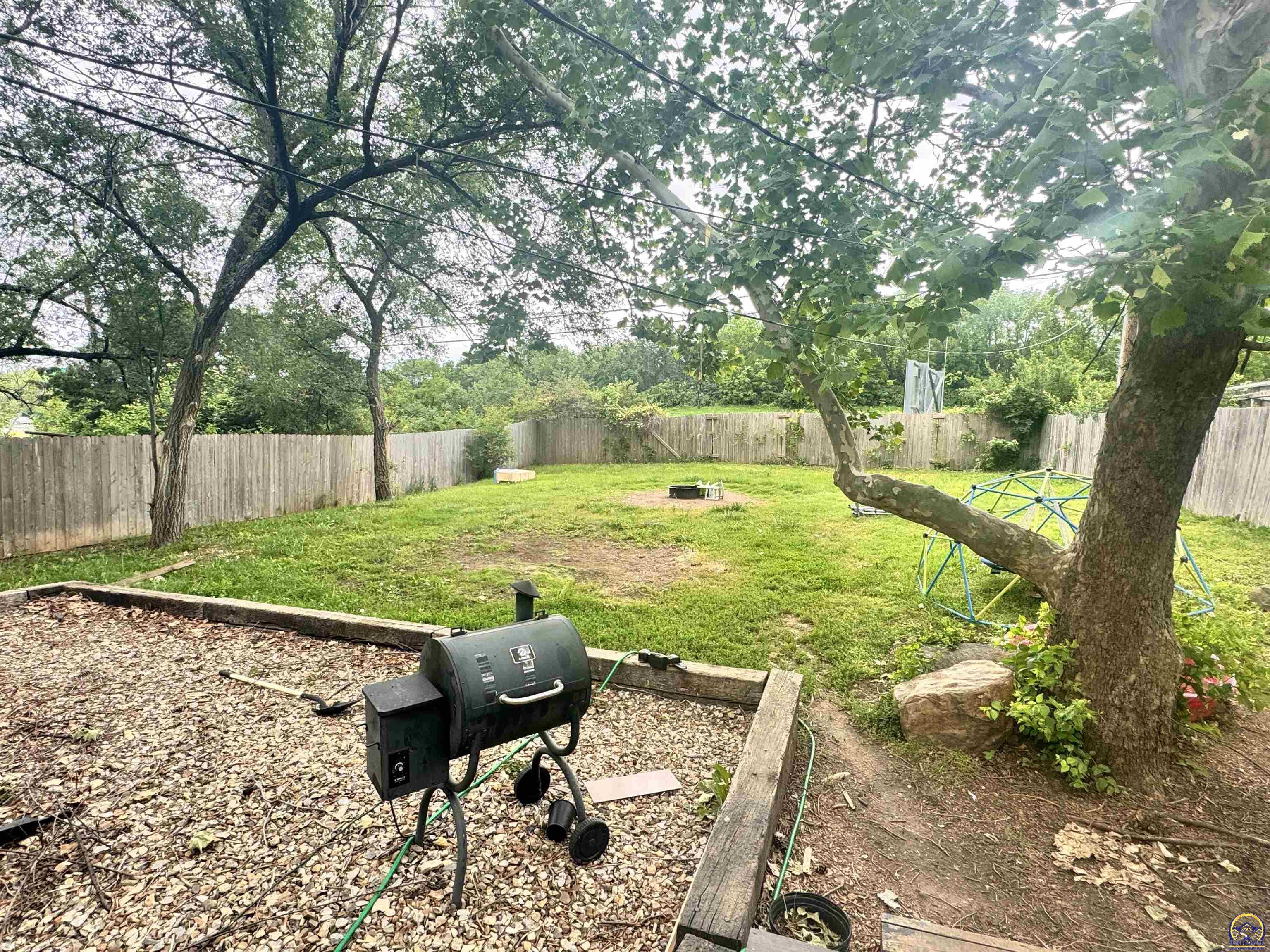 Topeka, Kansas 66604, United States, 3 Bedrooms Bedrooms, ,2 BathroomsBathrooms,Residential,Pending,137372