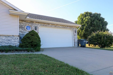 Tiny photo for 2913 Prairie St, Emporia, KS 66801 (MLS # 246448)