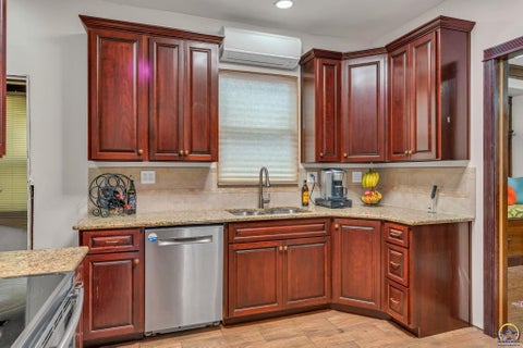 Tiny photo for 501 SW Western Ave, Topeka, KS 66606 (MLS # 246840)