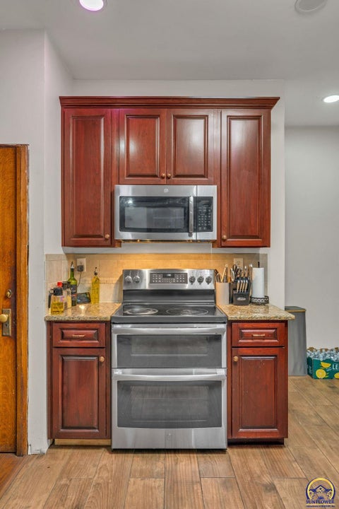 Tiny photo for 501 SW Western Ave, Topeka, KS 66606 (MLS # 246840)