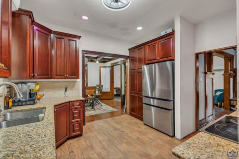 Tiny photo for 501 SW Western Ave, Topeka, KS 66606 (MLS # 246840)