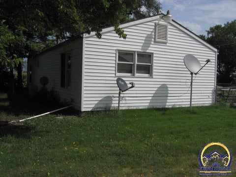 Tiny photo for 1028 SE 53rd St, Topeka, KS 66609 (MLS # 246236)