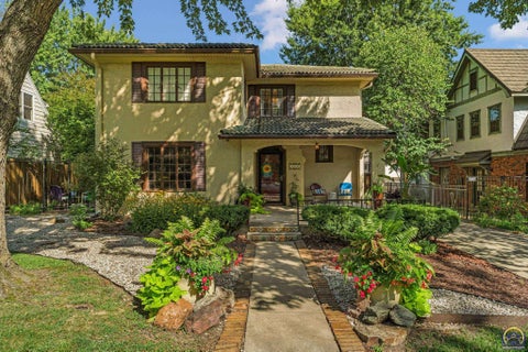 Photo of 1321 SW Pembroke Ln, Topeka, KS 66604 (MLS # 245669)