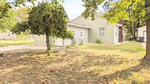 Tiny photo for 1006 Woodland St, Emporia, KS 66801 (MLS # 246502)