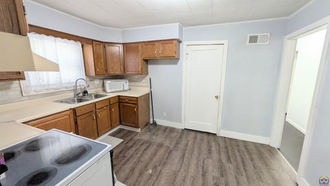 Tiny photo for 1006 Woodland St, Emporia, KS 66801 (MLS # 246502)