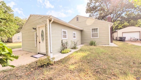 Tiny photo for 1006 Woodland St, Emporia, KS 66801 (MLS # 246502)