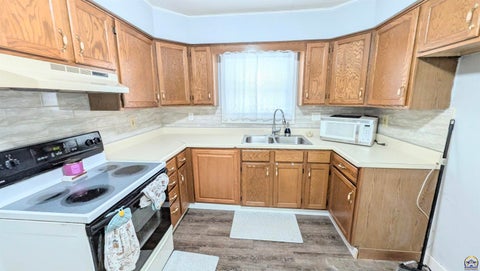 Tiny photo for 1006 Woodland St, Emporia, KS 66801 (MLS # 246502)