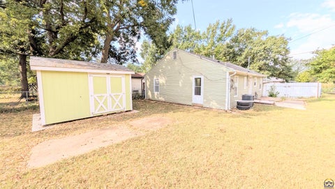Tiny photo for 1006 Woodland St, Emporia, KS 66801 (MLS # 246502)