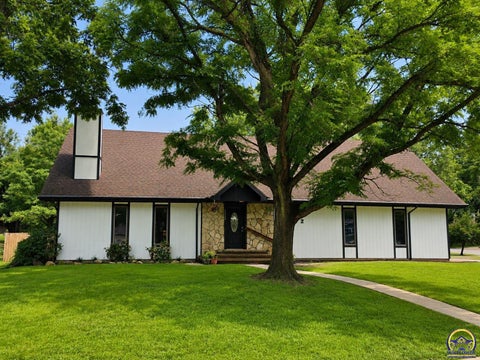 Photo of 2802 Monterey Dr, Emporia, KS 66801 (MLS # 245733)