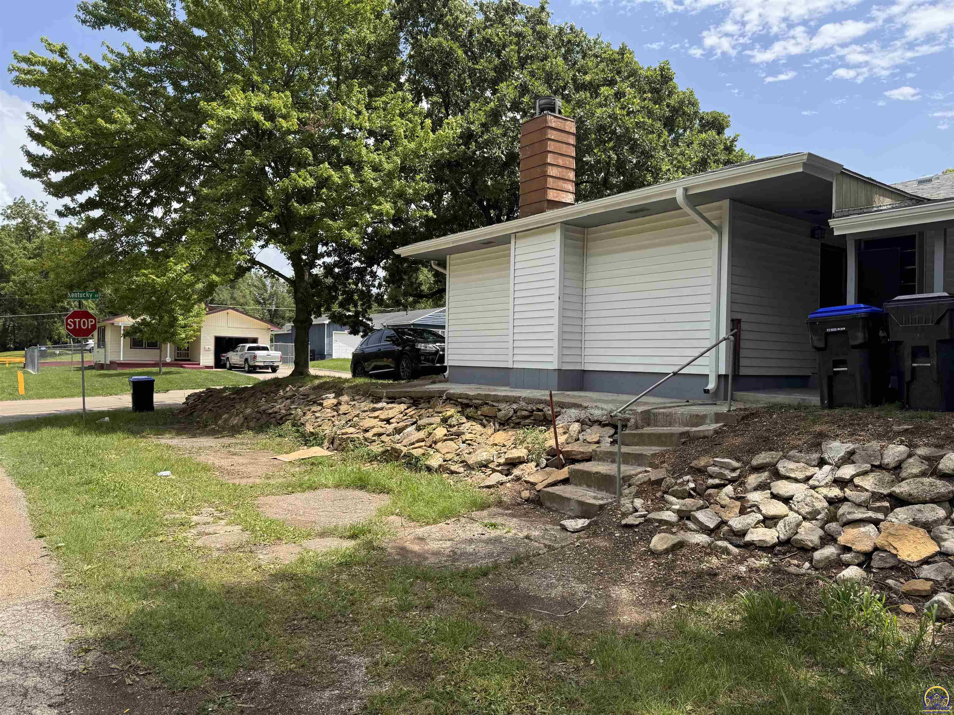 Topeka, Kansas 66605, United States, 3 Bedrooms Bedrooms, ,2 BathroomsBathrooms,Residential,Pending,56759