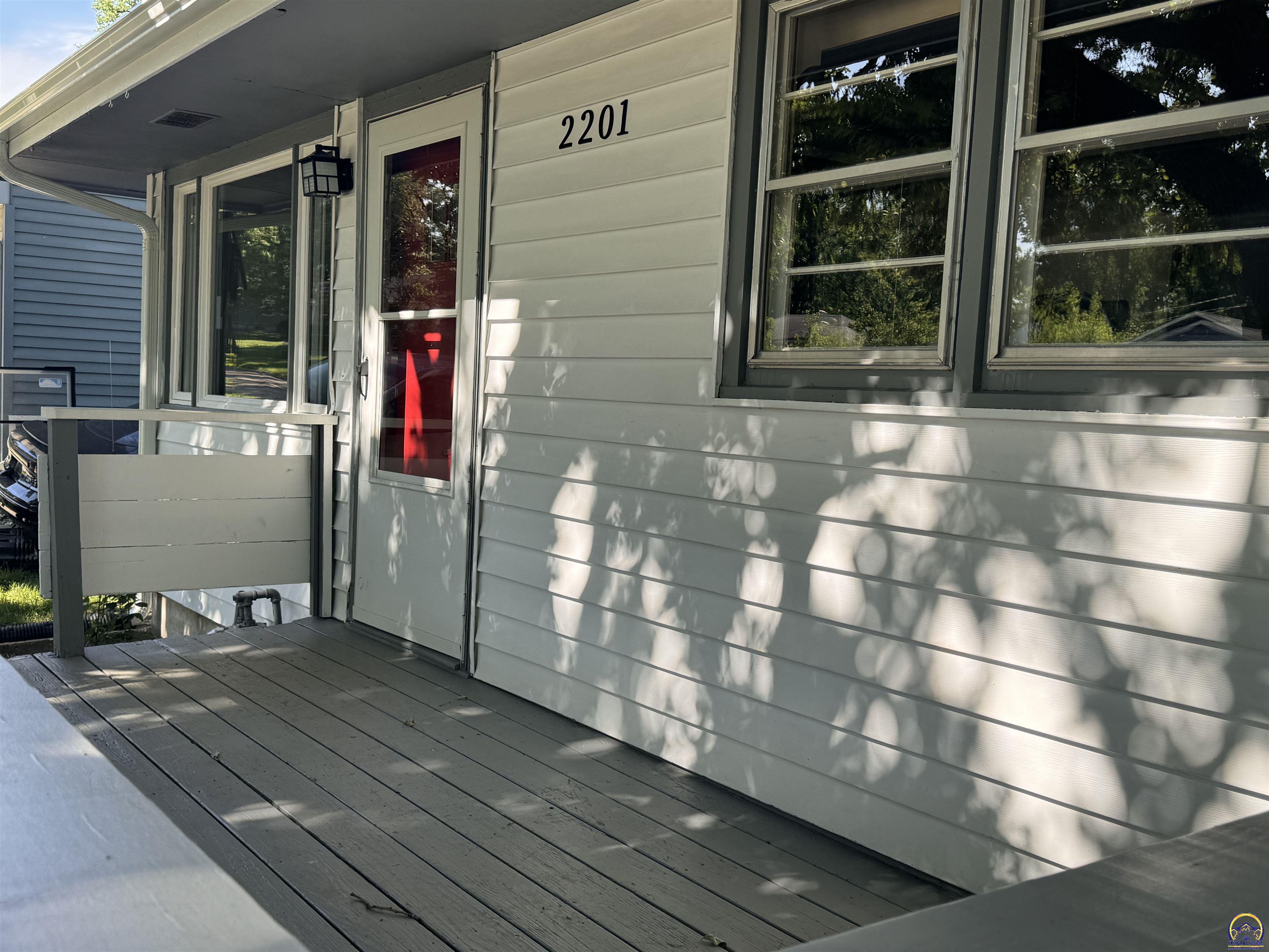 Topeka, Kansas 66605, United States, 3 Bedrooms Bedrooms, ,2 BathroomsBathrooms,Residential,Pending,56759