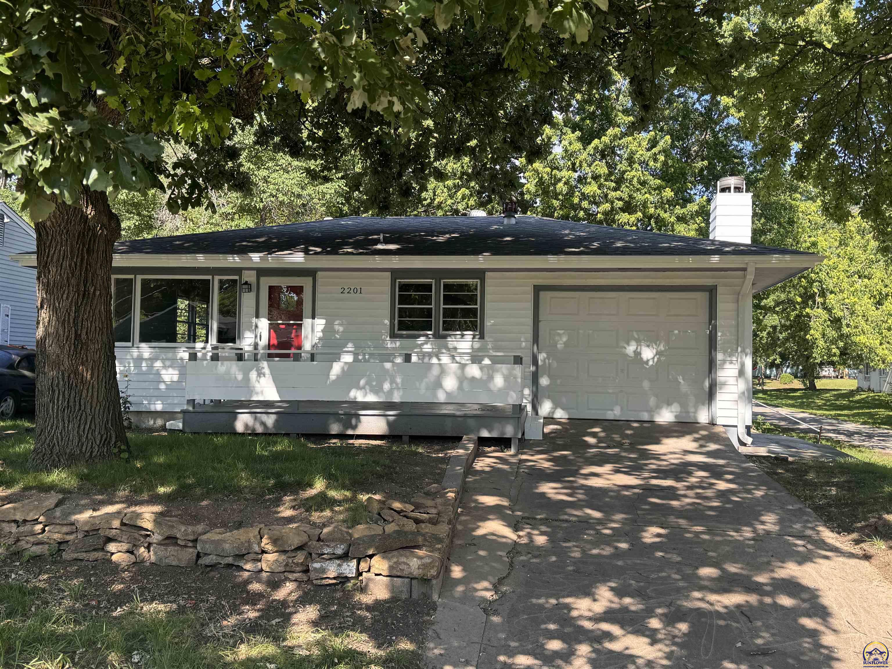 Topeka, Kansas 66605, United States, 3 Bedrooms Bedrooms, ,2 BathroomsBathrooms,Residential,Pending,56759