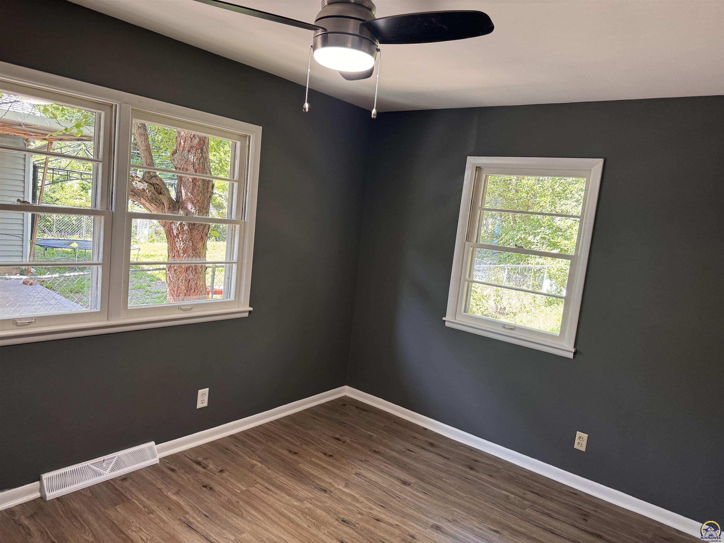 Topeka, Kansas 66605, United States, 3 Bedrooms Bedrooms, ,2 BathroomsBathrooms,Residential,Pending,56759