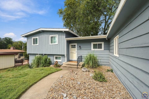 Tiny photo for 1816 SW 27th St, Topeka, KS 66611 (MLS # 246812)
