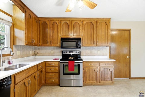 Tiny photo for 2837 SW Herefordshire Rd, Topeka, KS 66614 (MLS # 246735)