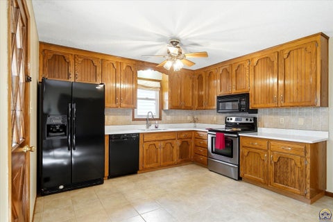 Tiny photo for 2837 SW Herefordshire Rd, Topeka, KS 66614 (MLS # 246735)
