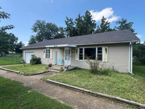 Photo of 212 E 2nd St, Waverly, KS 66871 (MLS # 245762)