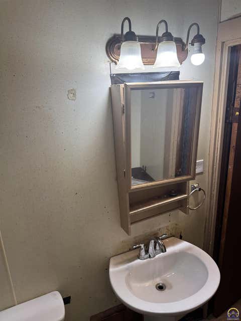 Tiny photo for 2201 NW Clay St, Topeka, KS 66608 (MLS # 246033)