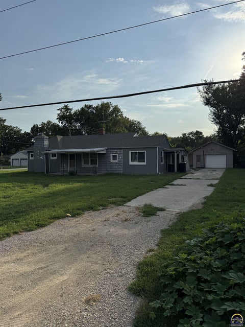 Photo of 2201 NW Clay St, Topeka, KS 66608 (MLS # 246033)