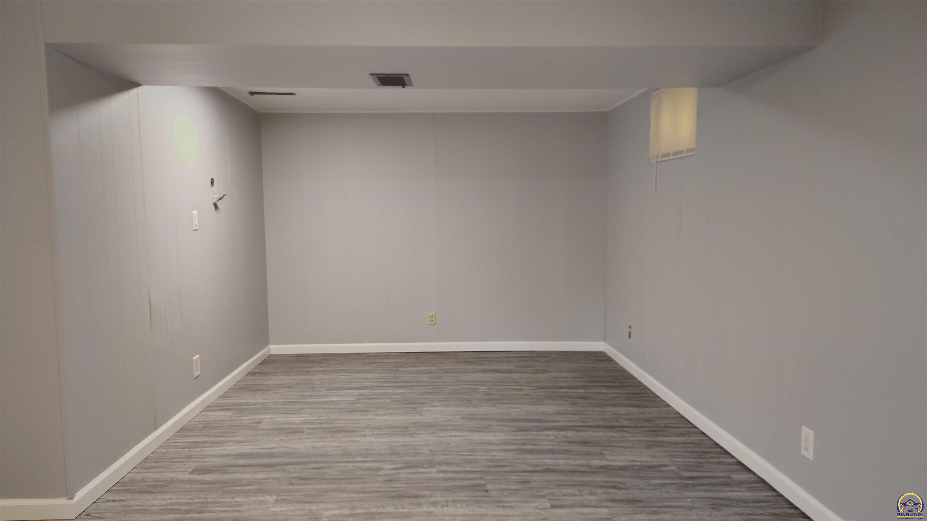 Topeka, Kansas 66614, United States, 3 Bedrooms Bedrooms, ,2 BathroomsBathrooms,Residential,Pending,208689