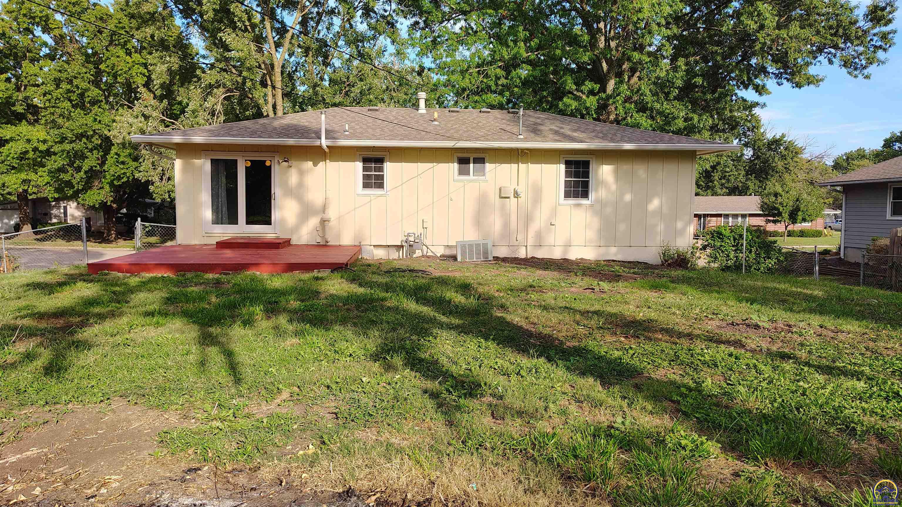 Topeka, Kansas 66614, United States, 3 Bedrooms Bedrooms, ,2 BathroomsBathrooms,Residential,Pending,208689