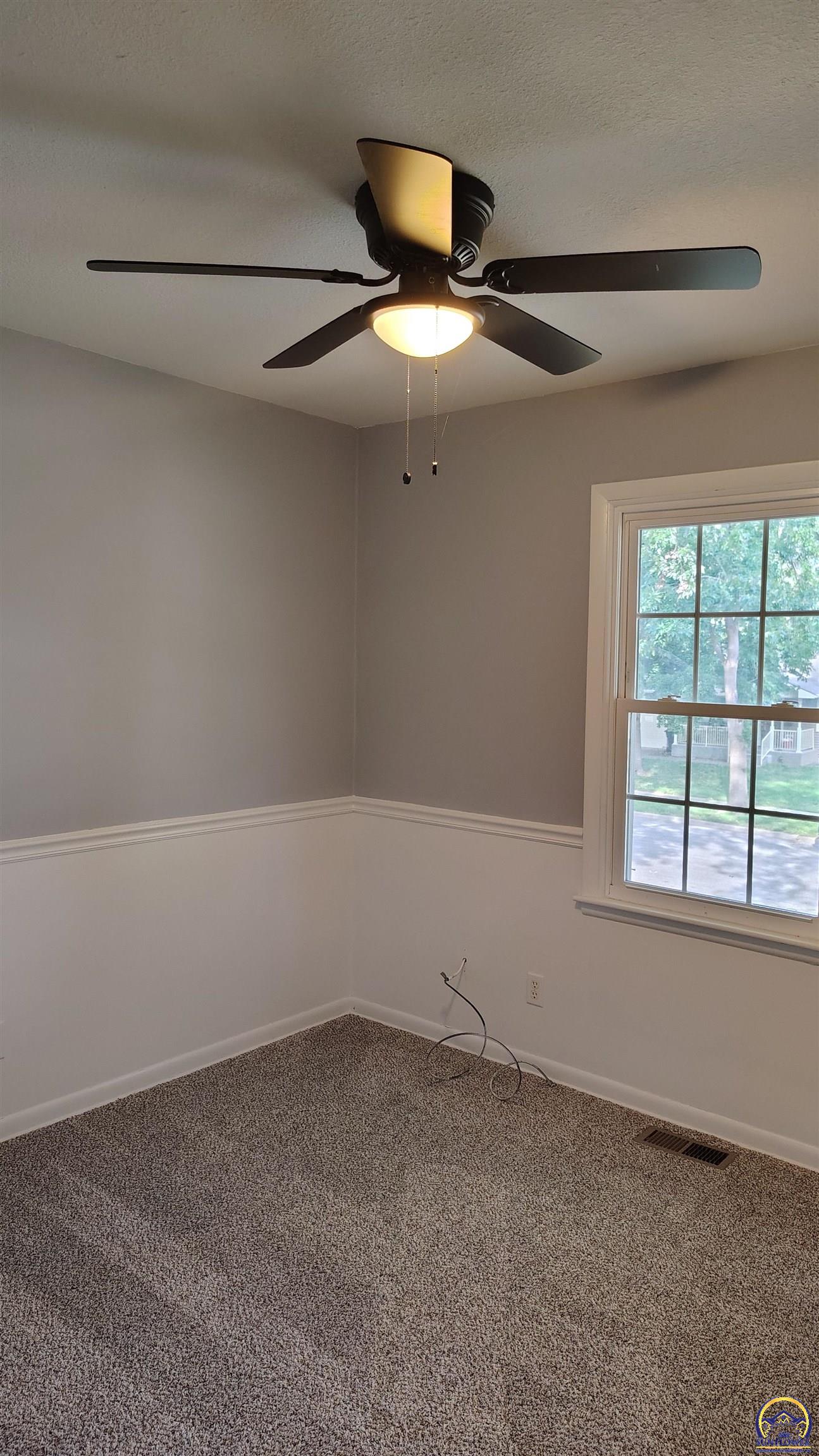 Topeka, Kansas 66614, United States, 3 Bedrooms Bedrooms, ,2 BathroomsBathrooms,Residential,Pending,208689