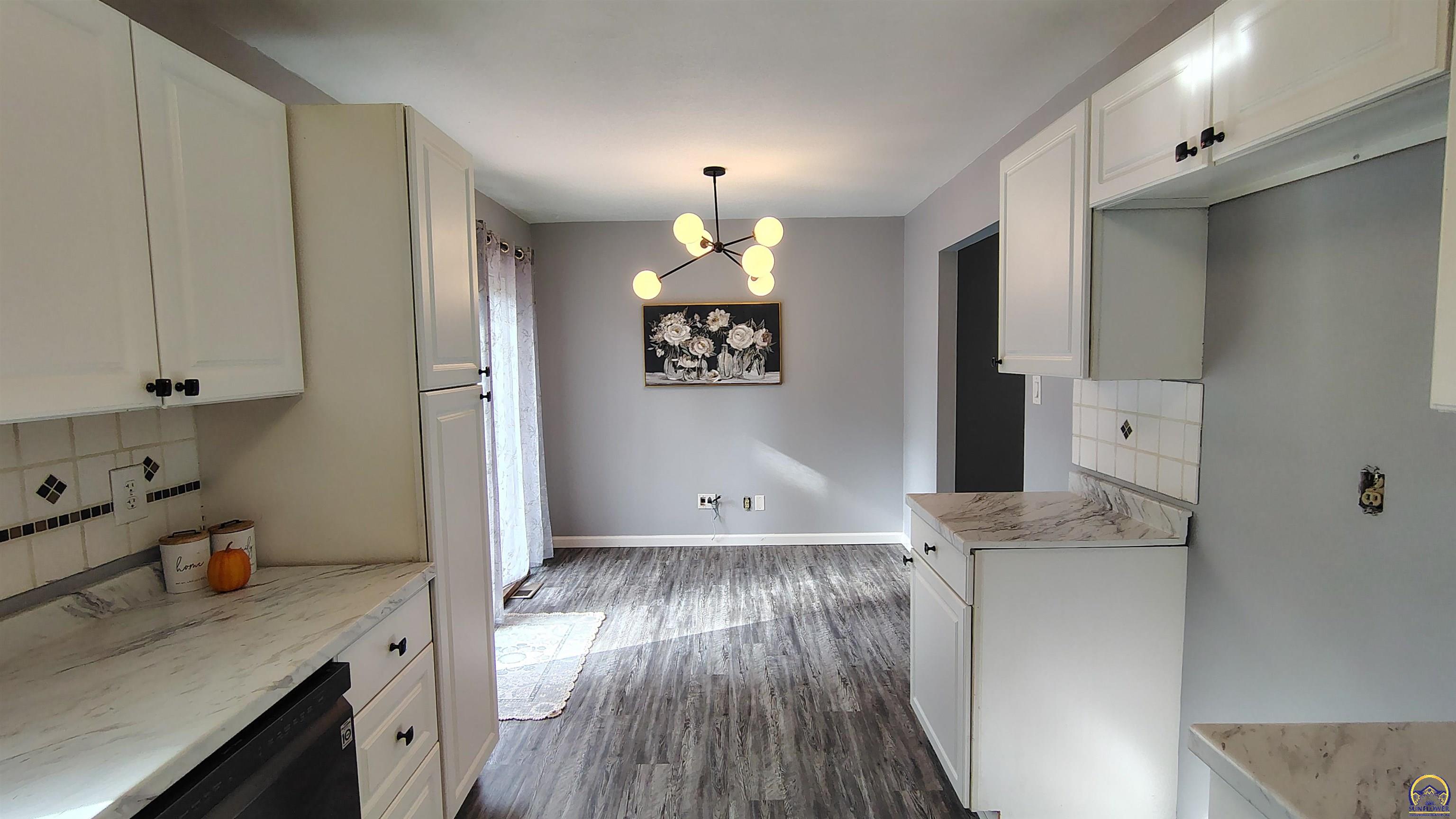 Topeka, Kansas 66614, United States, 3 Bedrooms Bedrooms, ,2 BathroomsBathrooms,Residential,Pending,208689